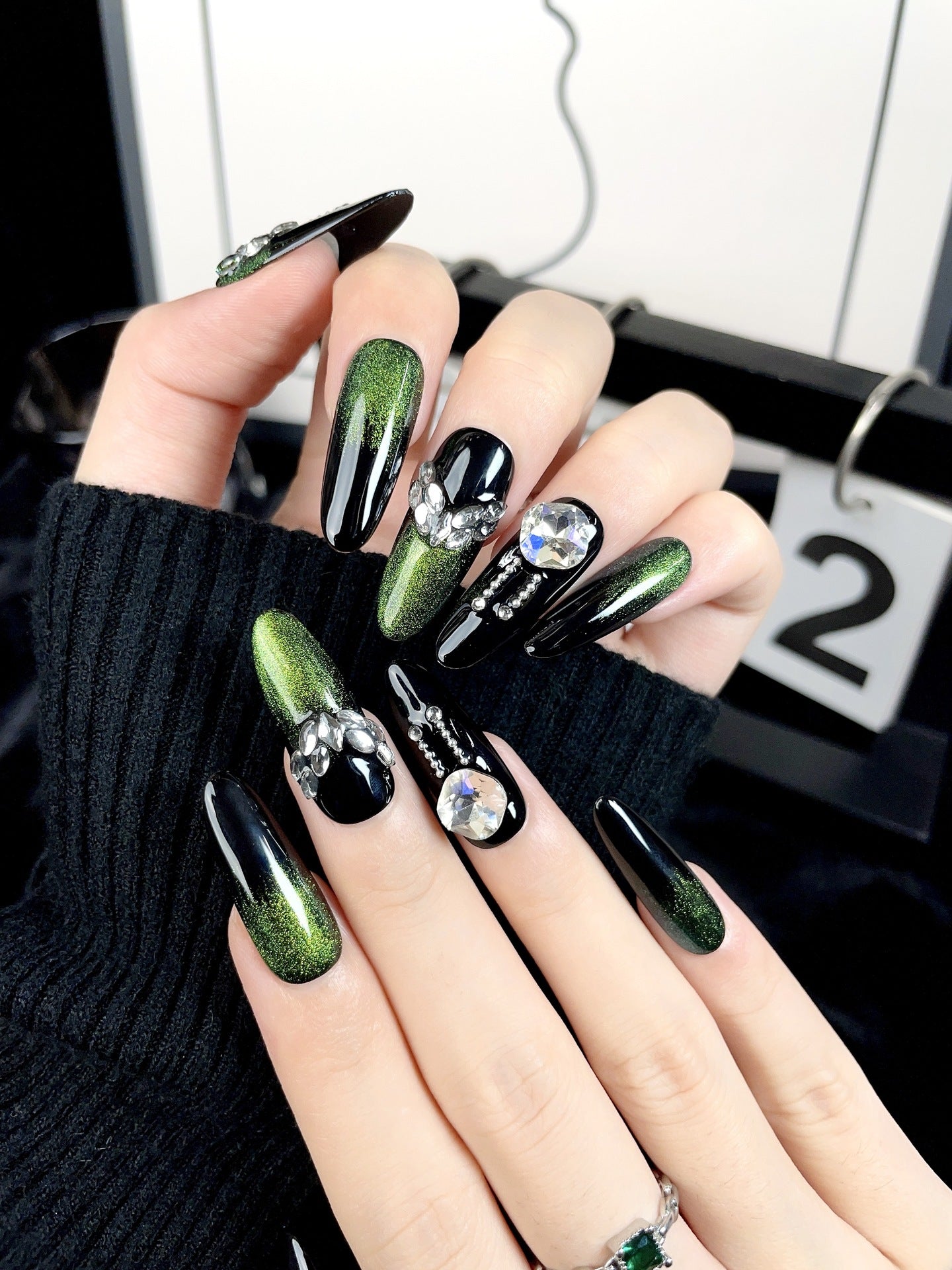 LX-C24 Dark green cat's eye Press on nail art popular European and American handmade wearable nail long broken diamond flash removable nail wholesale